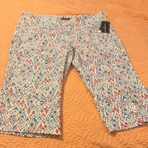 Counterparts Multicolor Geometric Print Capris Size 20 Stretch NWT